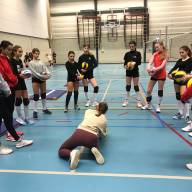 MC3 krijgt duik- en roltraining van de libero van DS1