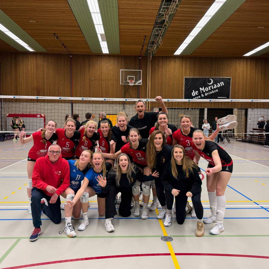 Dames 1 sluit ongeslagen het seizoen af